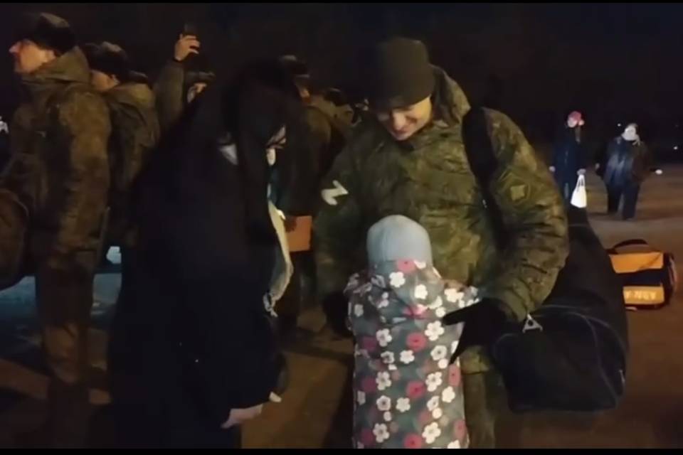 Военкор показал прибывших на побывку в Волгоград солдат