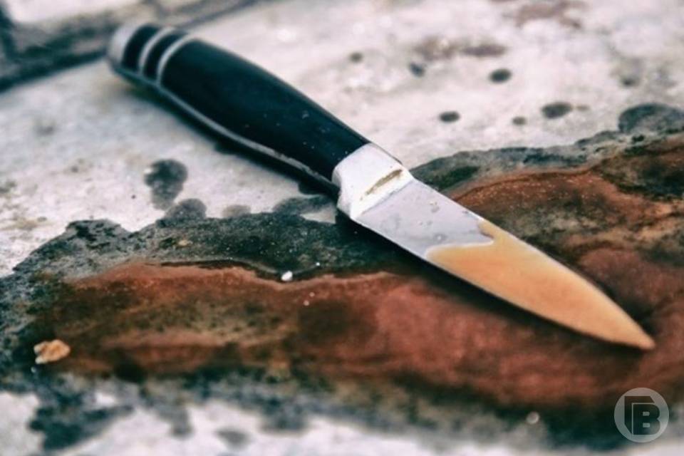 Под Волгоградом неизвестный мужчина ночью ударил раскладным ножом прохожего