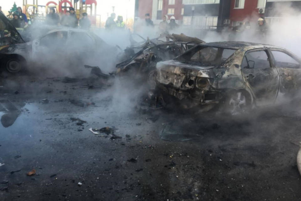 СК возбудил дело о смертельном возгорании 4-х автомобилей в Волгограде