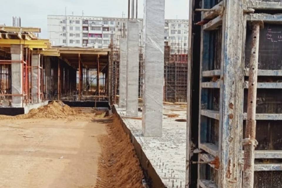 В Волгограде возвели конструкции для 1 этажа школы в Дзержинском районе