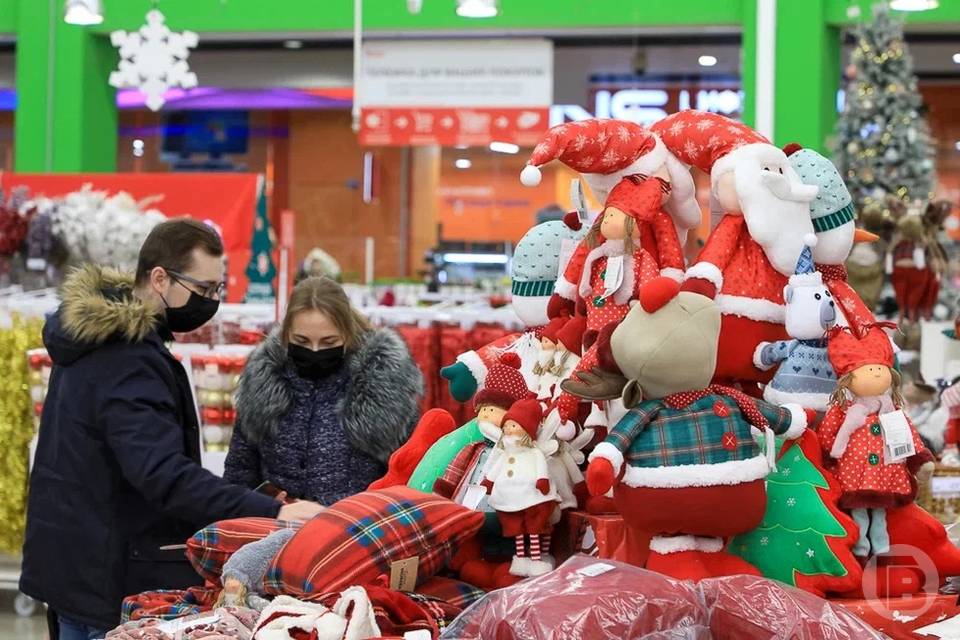 Жители Волгограда готовы потратить на новогодние подарки 12900 рублей