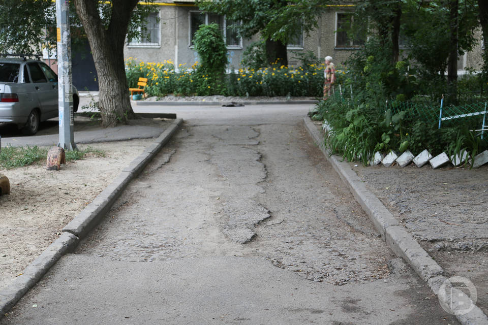 В Волгоградской области штрафуют за стоянку транспорта во дворах