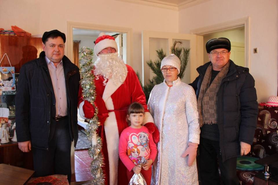 В Волгоградской области с наступающим Новым годом поздравили семью мобилизованного инспектора лесничества