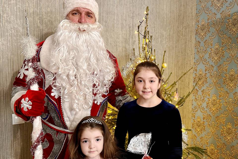 Дети погибшего росгвардейца из Волгоградской области получили подарки от Деда Мороза