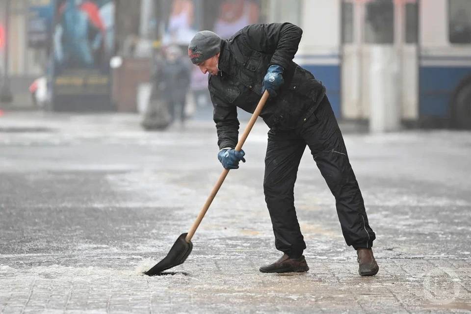 МЧС предупредило волгоградцев о гололедице и мокром снеге 30 декабря