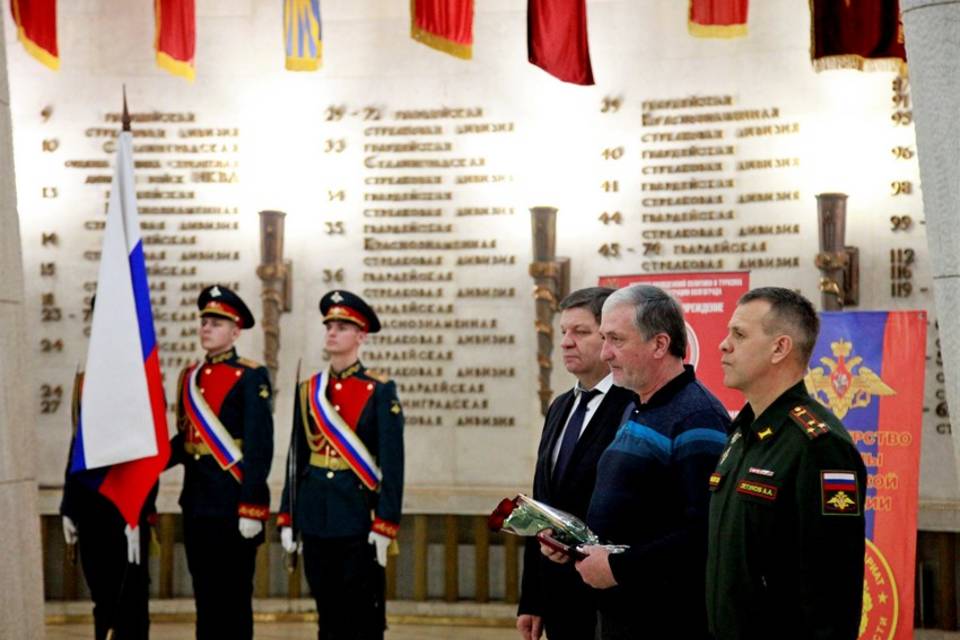 В Волгограде семьям передали ордена Мужества погибших солдат