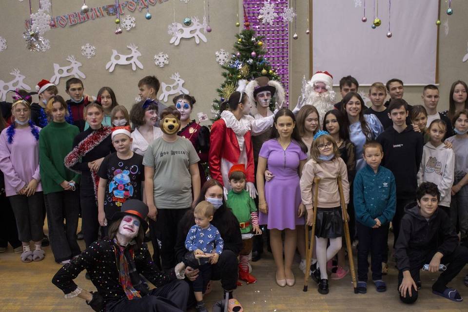 Будущие актеры и режиссеры показали представление в детской больнице Волгограда