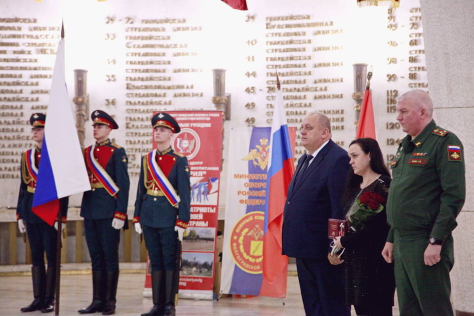 В Волгограде семьям 10 погибших участников СВО передали награды