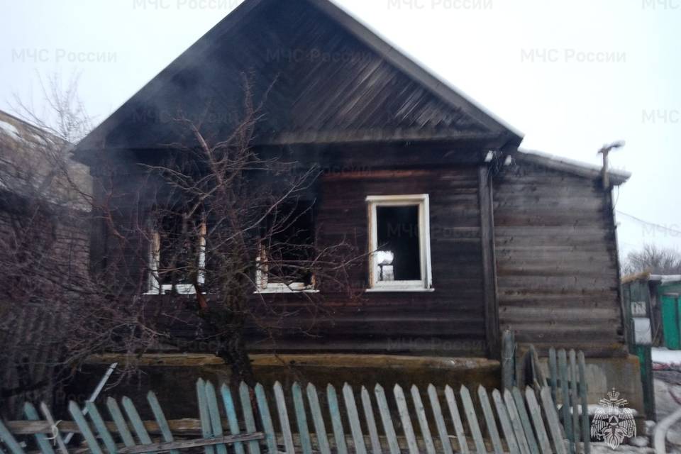 Супружеская чета пенсионеров сгорела в деревянном доме под Волгоградом