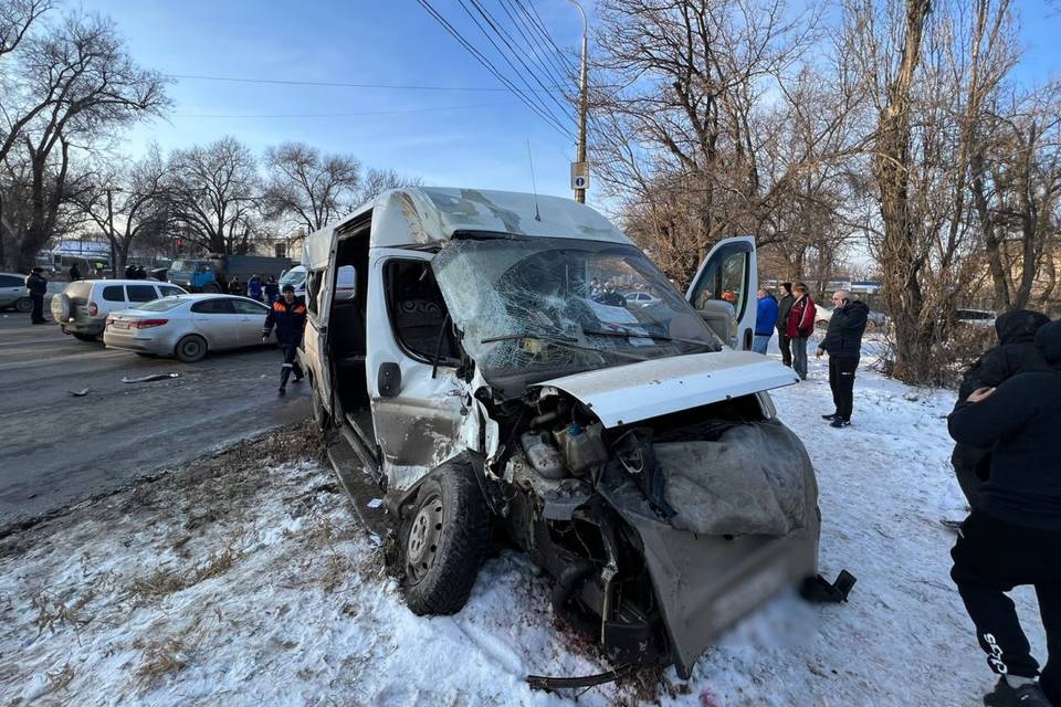 Названа причина страшной аварии с маршруткой в Волгограде