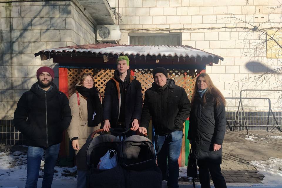 В Волгограде студенты ВолгГТУ передали Дому ребенка прогулочную коляску и стиральный порошок