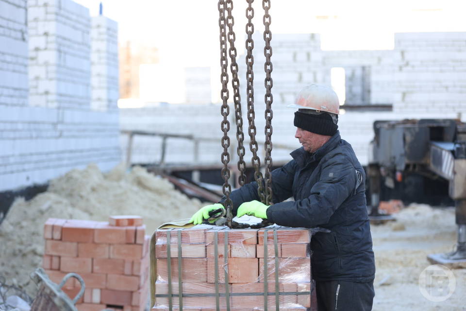 На месте аварийных домов на юге Волгограда строят новые пятиэтажки
