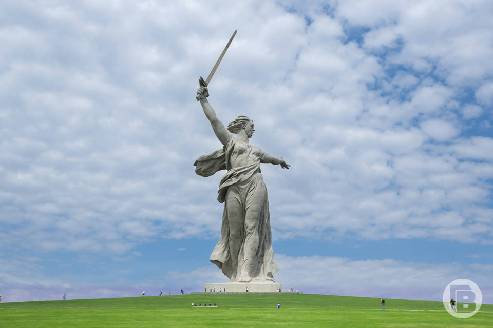 Песков: Надо аккуратно отнестись к возвращению Волгограду исторического названия Сталинград