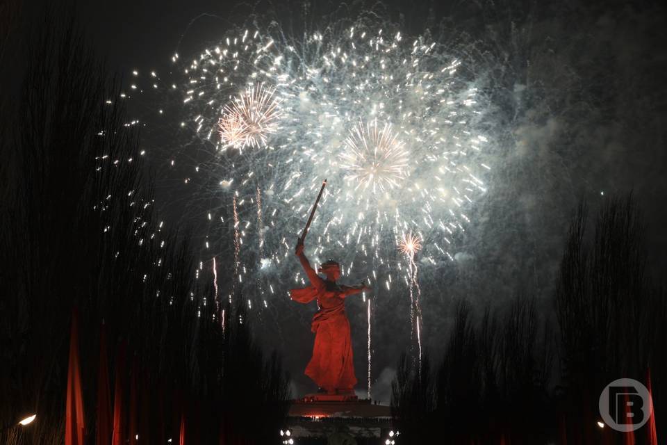 «Тройной» фейерверк в Волгограде сняли на видео