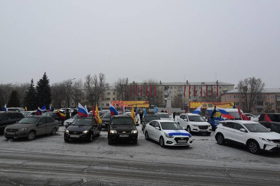 В Камышине устроили автопробег в честь 80-летия Сталинградской Победы