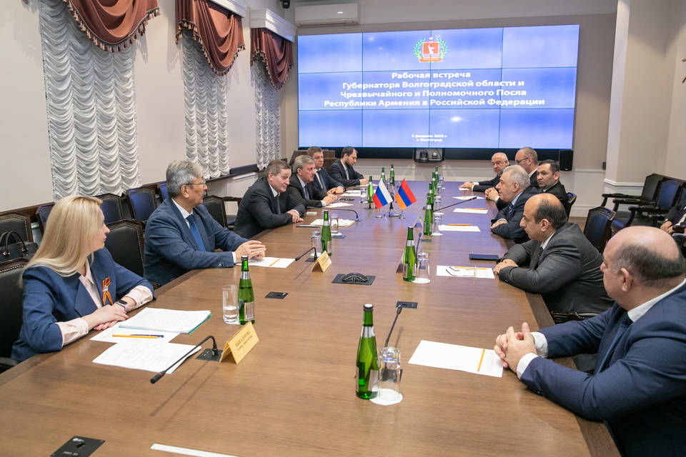 Губернатор Андрей Бочаров провел рабочую встречу с Вагаршаком Арутюняном