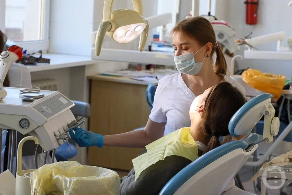 Стоматолог рассказала волгоградцам о влиянии наследственности на кривизну зубов