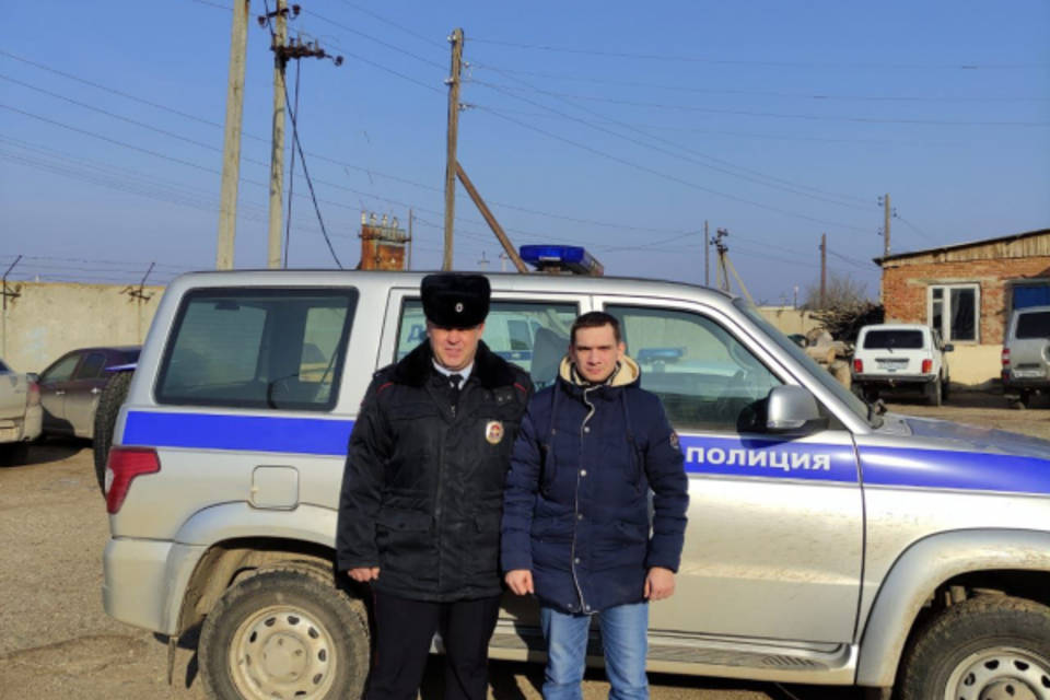 Волгоградца, заблудившегося в мороз в степях Астрахани, спасли полицейские