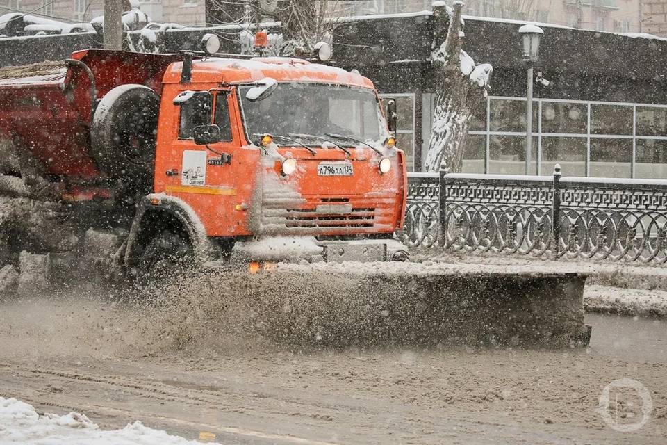 327 снегоуборочных машин обеспечили проезд на трассах Волгоградской области