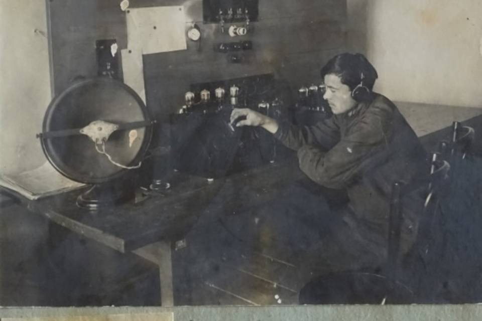 В День радио краеведческий музей показал волгоградцам уникальное фото радиоузла СталГРЭС