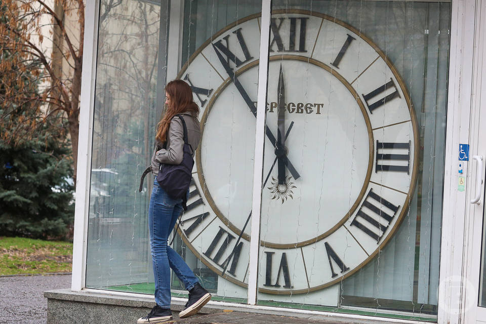В Волгоградской области могут вернуть перевод стрелок часов