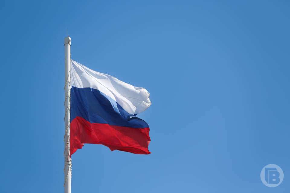 Волгоградская академия закупает тысячи флагов России