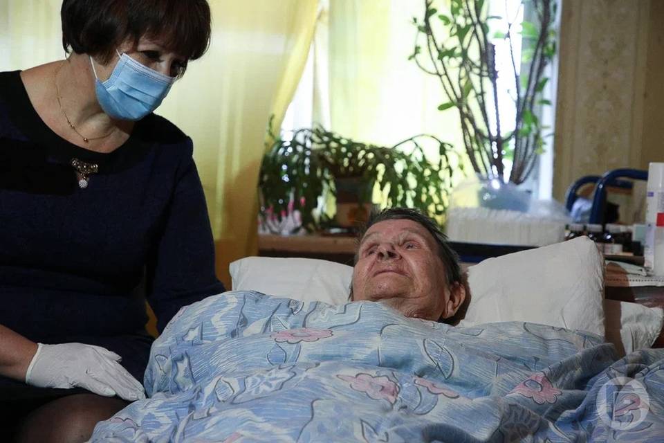 650 жителей Волгоградской области станут соцработниками и сиделками