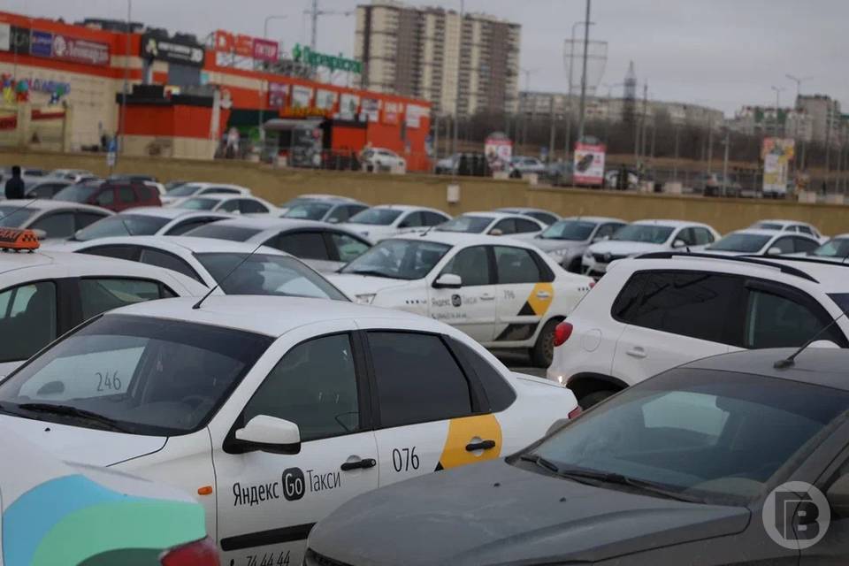 В Волгограде с 1 марта судимые водители не смогут работать в такси