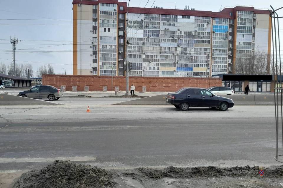 В Волгограде 19-летний водитель сбил на переходе женщину