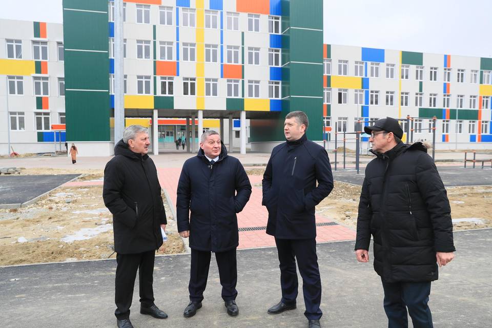 Губернатор Бочаров поставил задачу перевести школьников Волгограда и области на обучение в одну смену