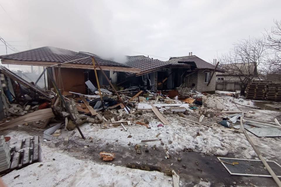 Взрыв и пожар в жилом доме в Елани под Волгоградом очевидцы сняли на видео