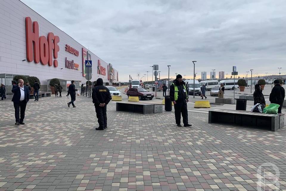 В ТРК Волгамолл 4 марта полицейские искали приспешников "Редан"