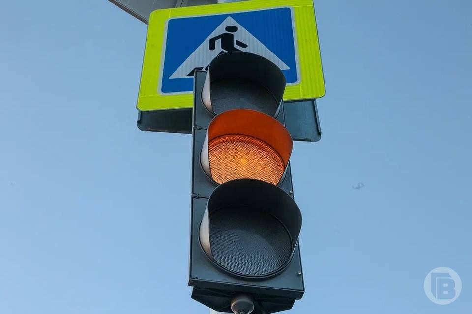 На перекрестке Удмуртская-Довженко в Волгограде устанавливают светофор
