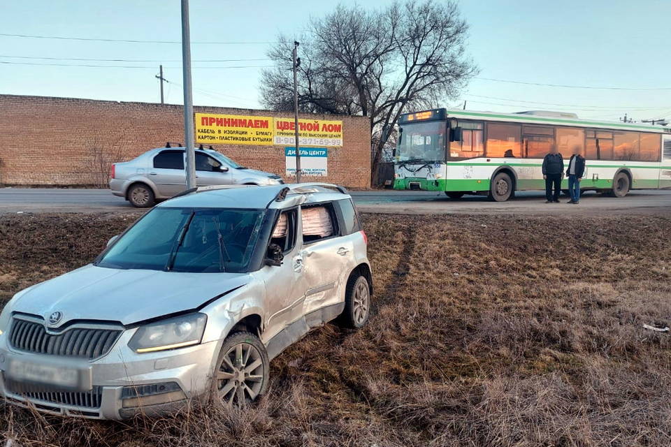 В Волгограде иномарка протаранила автобус №88