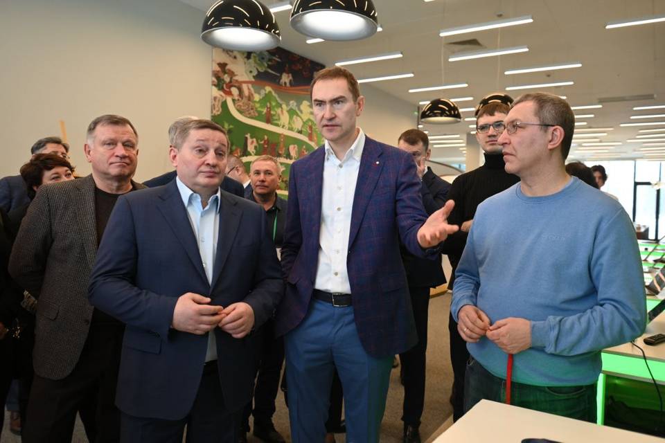 Волгоградский губернатор Андрей Бочаров провел рабочую встречу с руководством Сбера