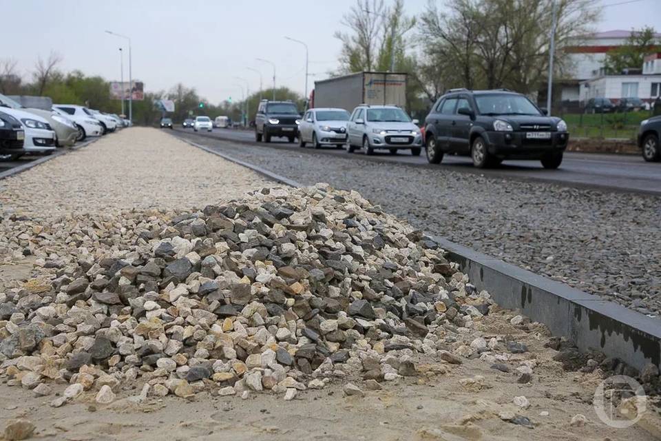 В трех районах Волгограда приступили к ремонту тротуаров