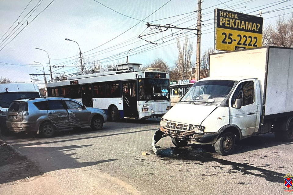 В ДТП с маршруткой № 46С в Волгограде пострадали две женщины