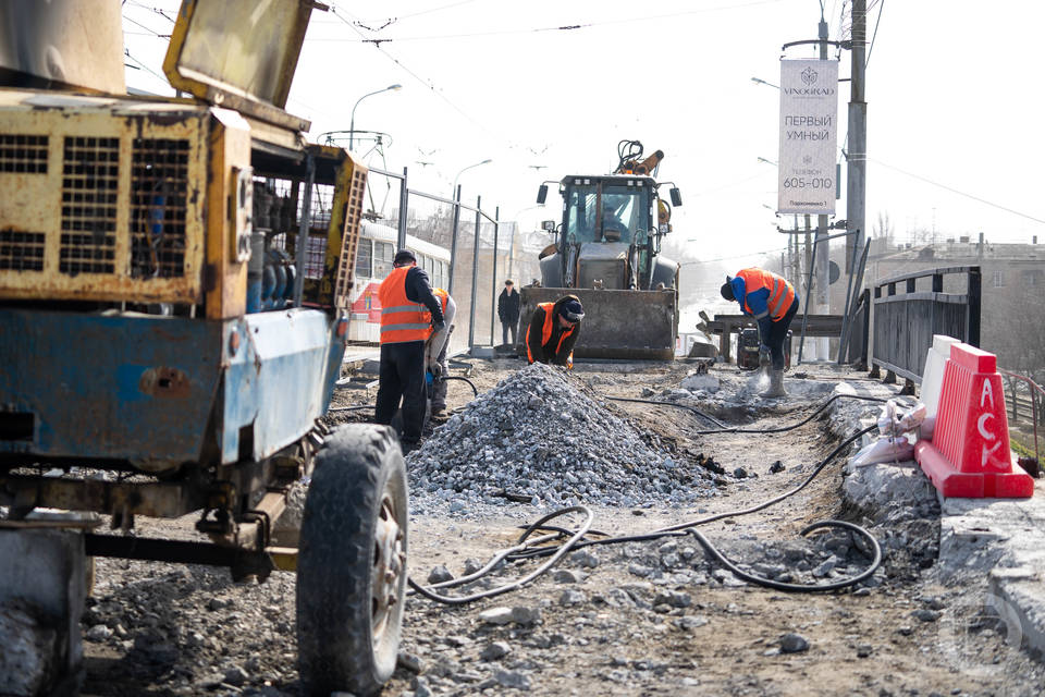 Фото: показываем, как идут ремонтные работы на Марийском путепроводе в Волгограде