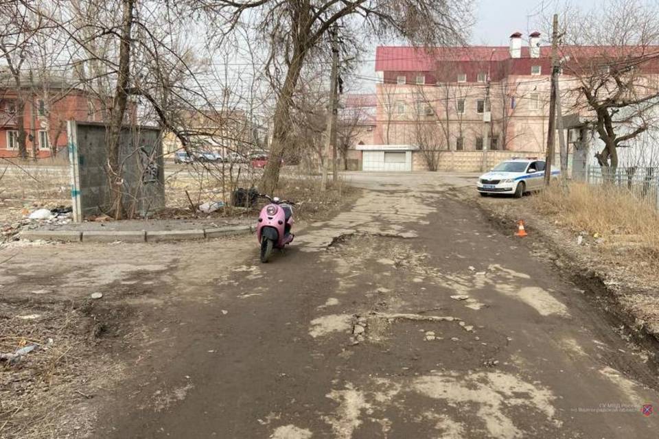 На западе Волгограда пенсионерка пострадала из-за водителя электроскутера