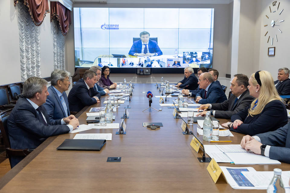 Губернатор Андрей Бочаров и зампреда правления ПАО «Газпром» Виталий Маркелов провели рабочее совещание