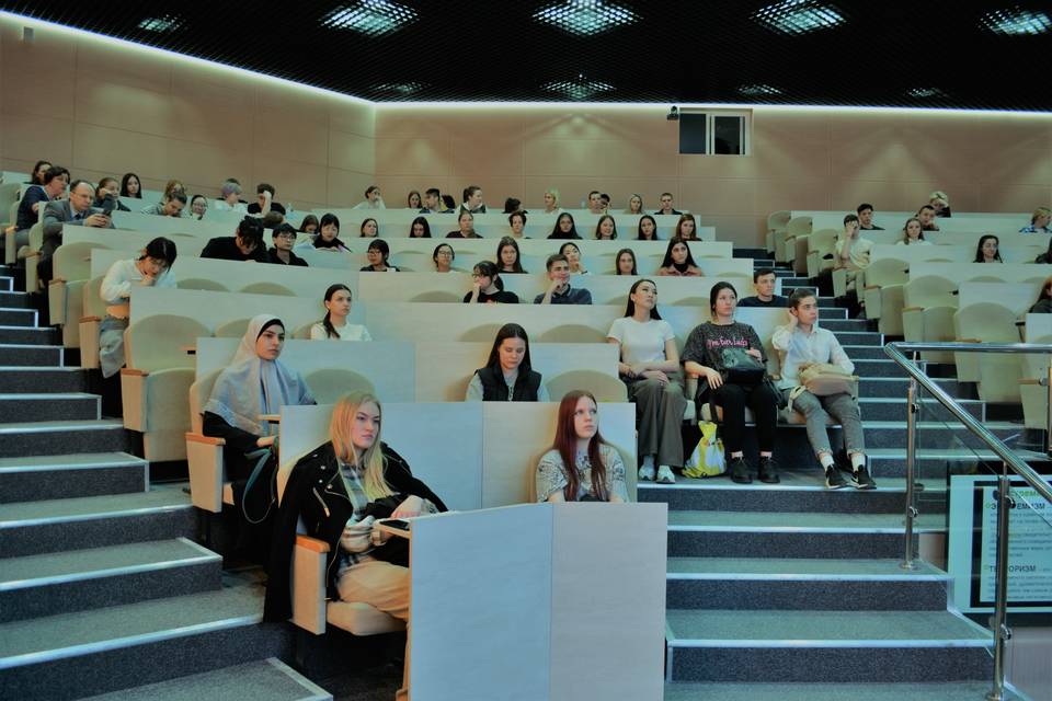 Волгоградским студентам прочитали лекцию о противодействии экстремистским идеям среди молодежи