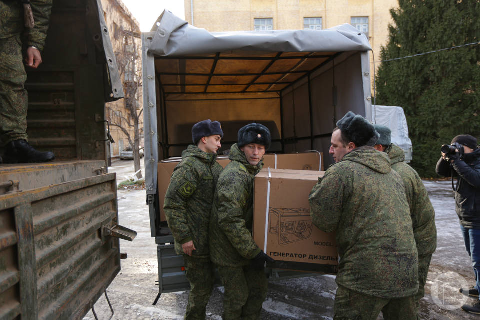 Под Волгоградом 400 мужчин пришли на пункт приема контрактников