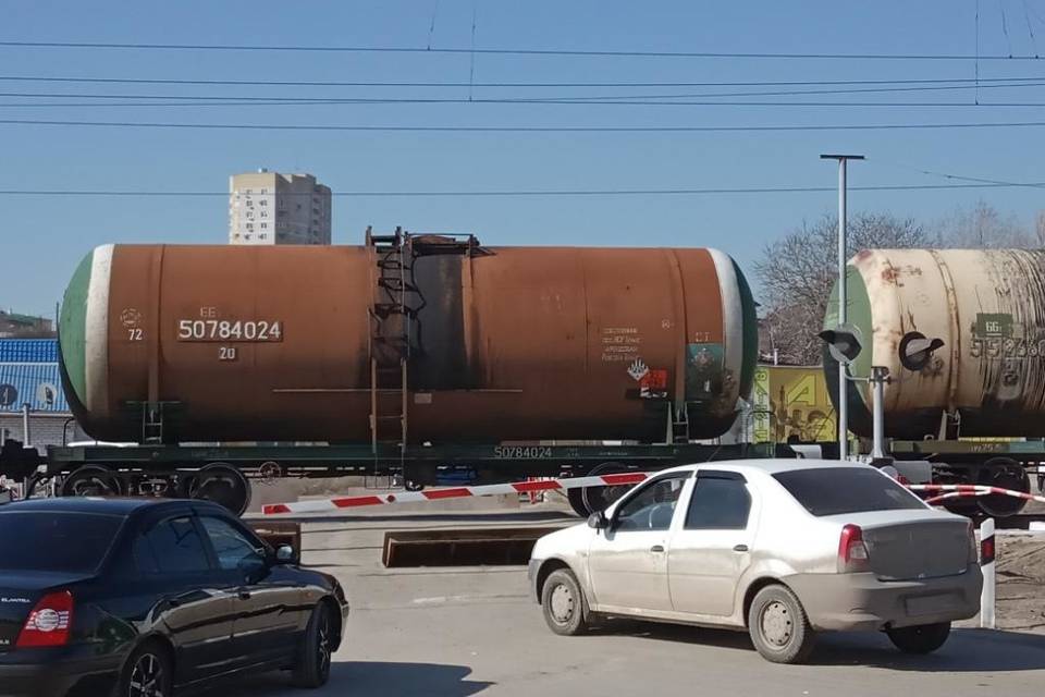 Под Волгоградом закроют железнодорожный переезд 31 марта