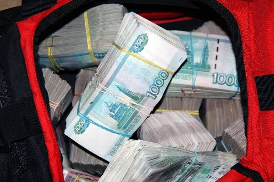 Житель Волгограда украл 15 млн рублей из багажника машины у ТЦ в Краснодаре