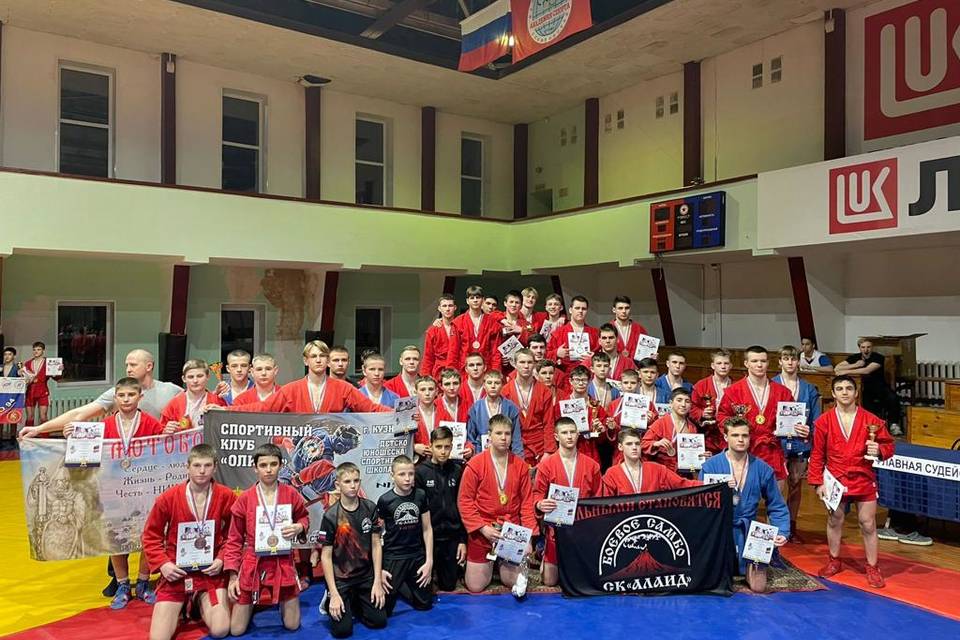 Юные волгоградские самбисты на престижном турнире обошли представителей соседних регионов