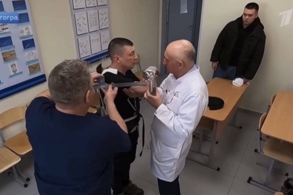 В эфире Первого канала показали, как волгоградские экзоскелеты восстанавливают раненных в СВО бойцов
