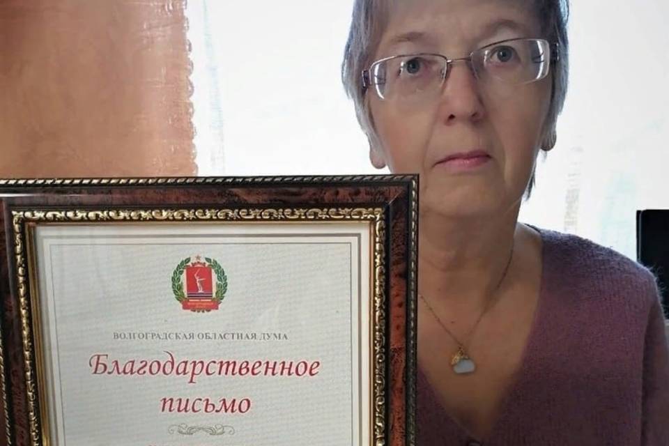 Волгоградке Зоре за поддержку военнослужащих СВО вручили награду от облдумы