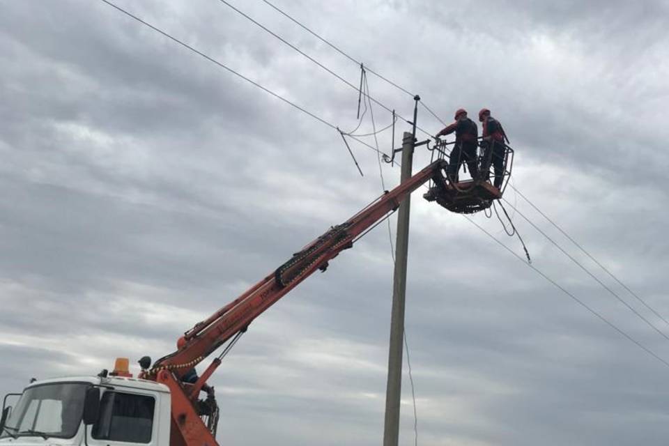 Штормовой ветер оборвал провода на территории Волгоградской области