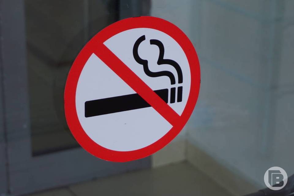 В Волгограде заядлые курильщики стали курить еще больше