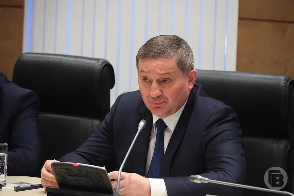 Губернатор Андрей Бочаров заслушал доклад об инциденте на ул. Титова в Волгограде